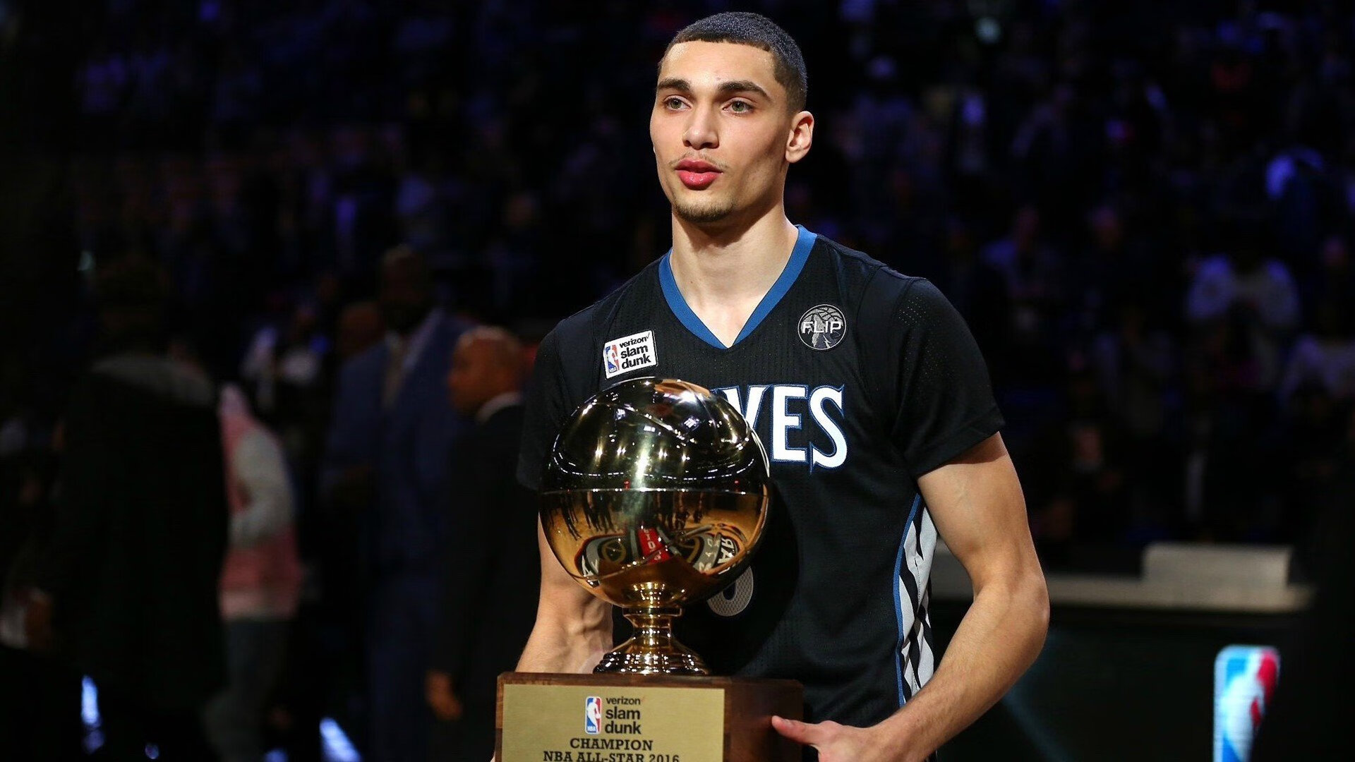 爱游戏综合娱乐-NBA裁判因误判引发热议，联盟发声明致歉，nba裁判报告公布